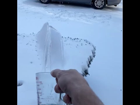 Water Turns to Snow Instantly - in Kentucky! Dec 23, 2022 -6 F