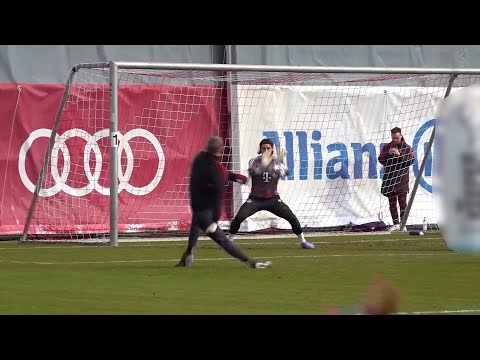 Torwarttraining der Bayern vor CL-Rückspiel gegen PSG - Sommer, Ulreich, Schenk und Michael Rechner
