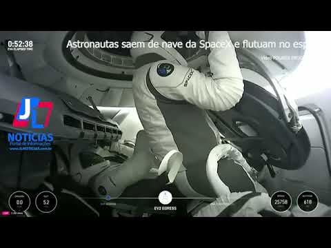 Astronautas saem de nave da SpaceX e flutuam no espaço; veja