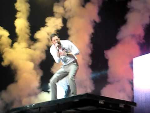 Matt Cardle singing Firework Newcastle 26th of March