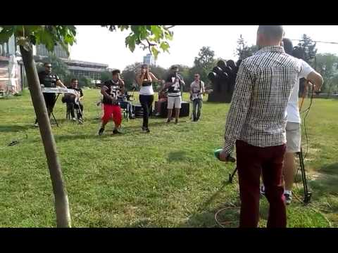 "Видимо доволни" на Криско и Мария Илиева в ромски вариант