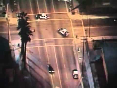 Cop Chase - Gang Members Wind Up the Cops in South Central - YouTube.flv
