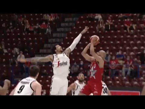 Shields stoppato due volte in una azione da Gamble e Ricci