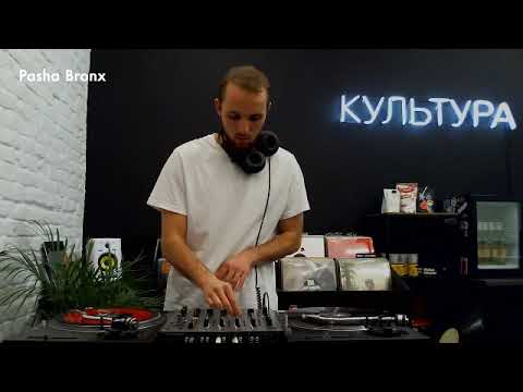 In-Store Sessions: Pasha Bronx