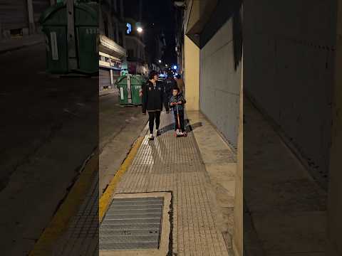 Gino Mamá monopatin farmacity paseo primavera calle Hipolito Yrigoyen 900 Buenos Aires 31/10/25