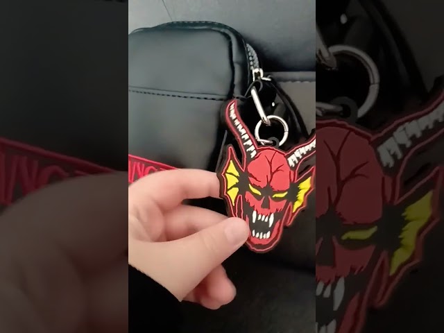 Vídeo relacionado con Stranger Things Hellfire Graduation Bolsa Tote Reutilizable para Compras y Viaje, Blanco