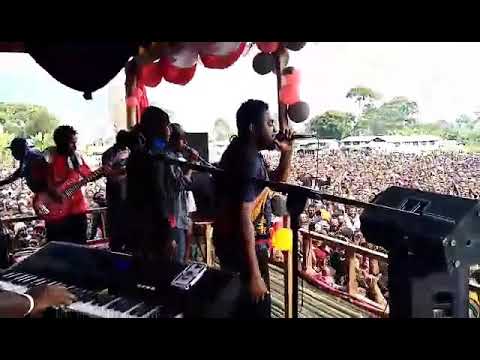 Archie Tarzy and Young Vibes at the Kerowagi 45th Independence celebrations