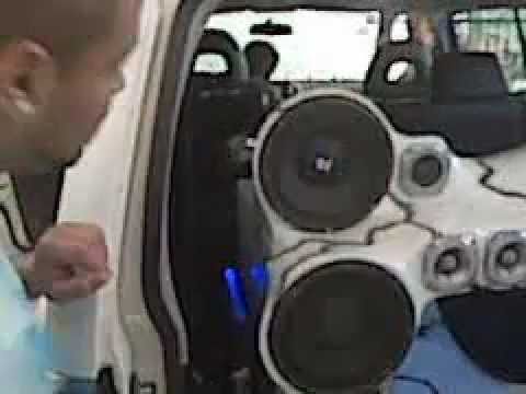 Willistic el servidor- rompiendo bocina en el jeepeton