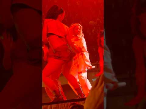 Shirin David - Be a Hoe/Break a Hoe (feat. Kitty Kat) live Schlau Aber Blond Tour Wien