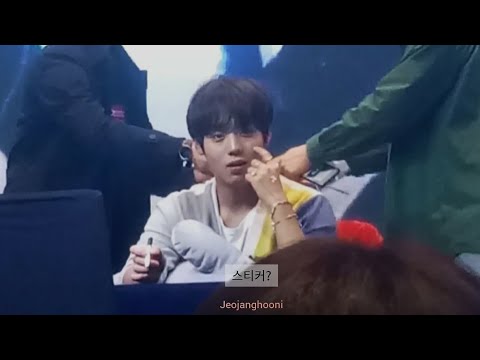 190328 박지훈 핫트랙스 예판 팬사인회 지훈아 스티커 떼~