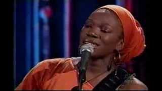 India Arie: &quot;Little Things&quot; Live (2002)