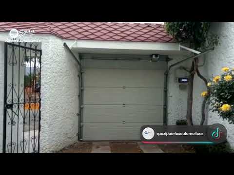 Portón ascendente tipo americano a cuadros