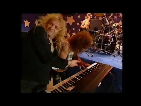 BON JOVI - Cinderella,Scorpions,Mötley Crüe,Skid Row (Live At Moscow Peace Festival 1989)