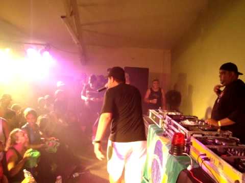 Mc Jonas de Ilhabela junto com dj Baphafinha Baile em Ilhabela - A Liberdade