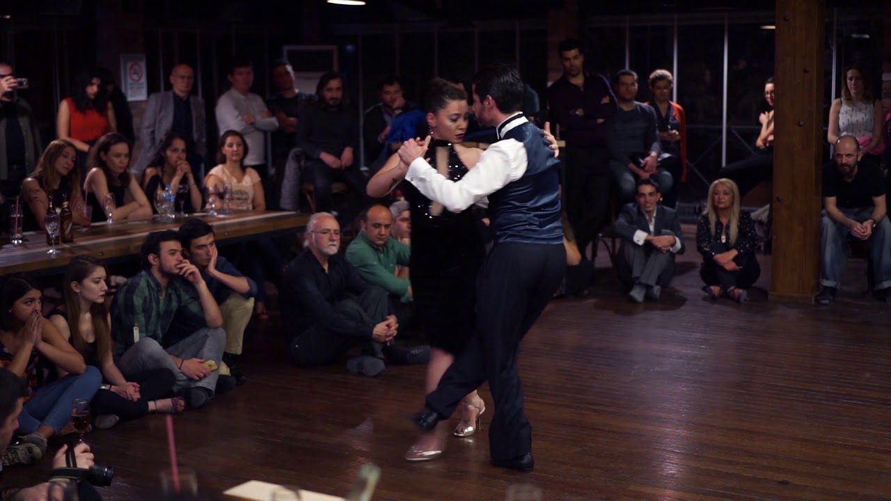 Alejandro Berón & Ezgi Ömüriş - Tu Boca Mintio