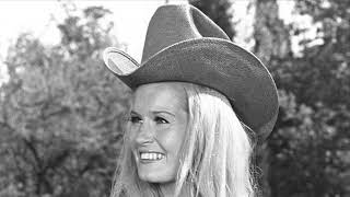 Lynn Anderson - Mr. Walker, It’s All Over (1969)