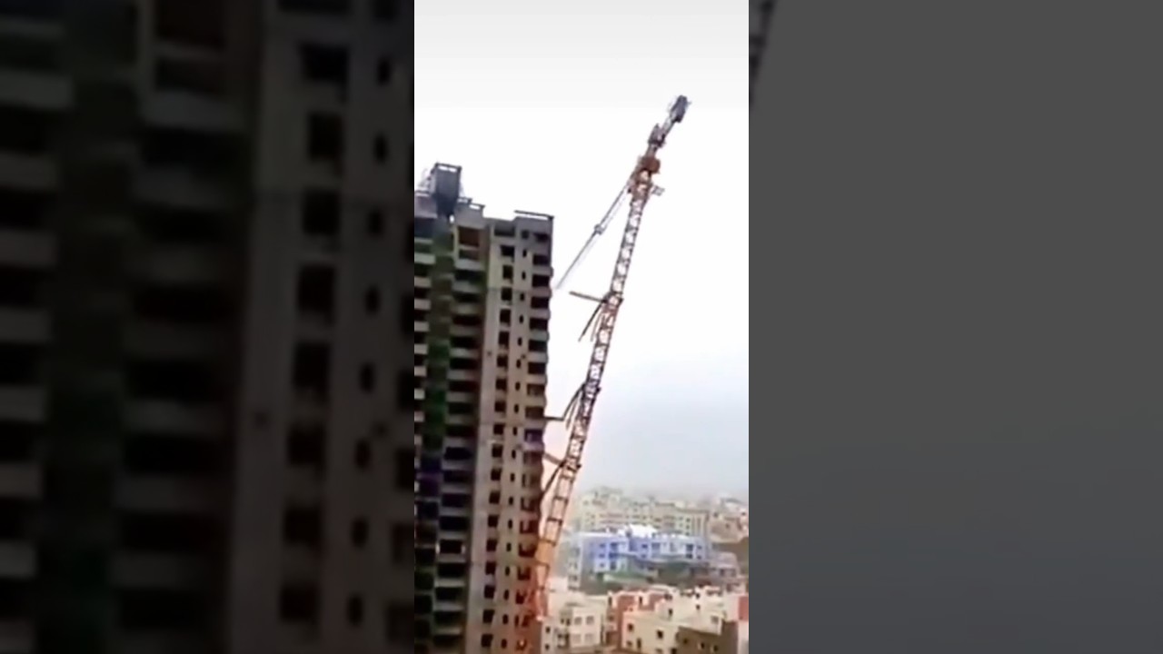 A view of the tower crane collapsing | The building is broken | The tower collapses  #shorts