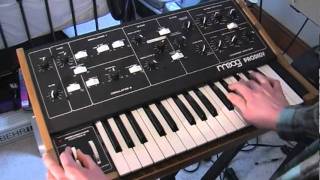 Video thumbnail for Moog Prodigy synthesizer demo by Envelope Generator