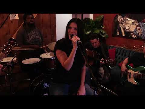 The Coffee Shop Sessions - Anthill Cinema ft. Fabiola Rosales - Ojos Así (Shakira cover))