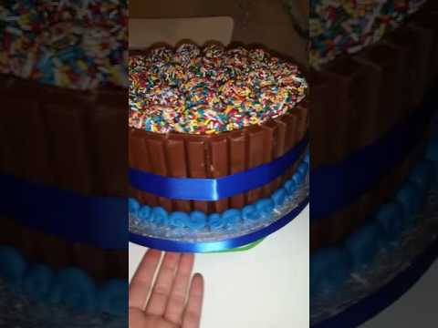 Valeska Sweet Dreams. 07402655678 Bolo de chocolate com brigadeiros 🍰🍫😋