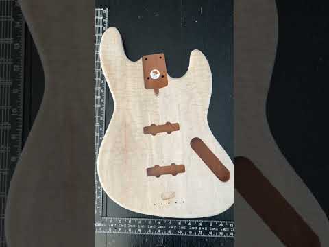 high end Offset Bass Body Unfinished Deep Curly Maple Top / Walnut Accent/ Solid One-piece Mahogany Back- limited Luthier Supply R2 imagen 26