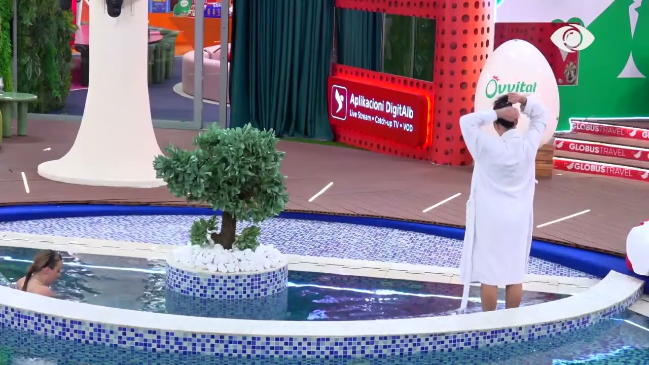 Juela futet në pishinë, Edisa e ndjek