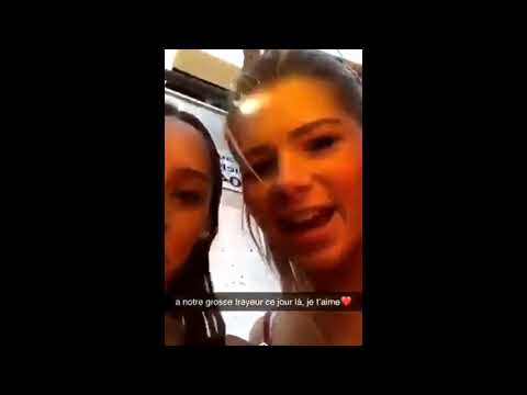 Touro Surpreende Amigas No Momento Em Que Se Filmavam Junto Da Arena