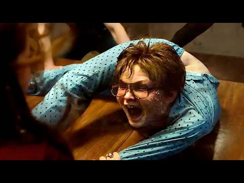 Menschen können einen Jungen nicht halten, weil er von einem Dämon besessen ist