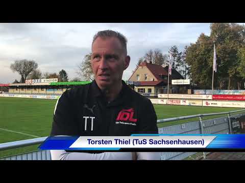 Fußball Brandenburgliga: Trainer Torsten Thiel (TuS Sachsenhausen) vor Spiel bei Germania Schöneiche