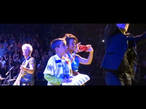 U2 - Angel Of Harlem Live ( Bono gives glasses to boy) Los Angeles, CA 5/31/15
