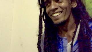 Download lagu 'Senyum dan senyumlah selagi disini..' mp3