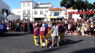 preview picture of video '3ª. Parte do Desfile de Carnaval 2013, Madalena do Pico.'