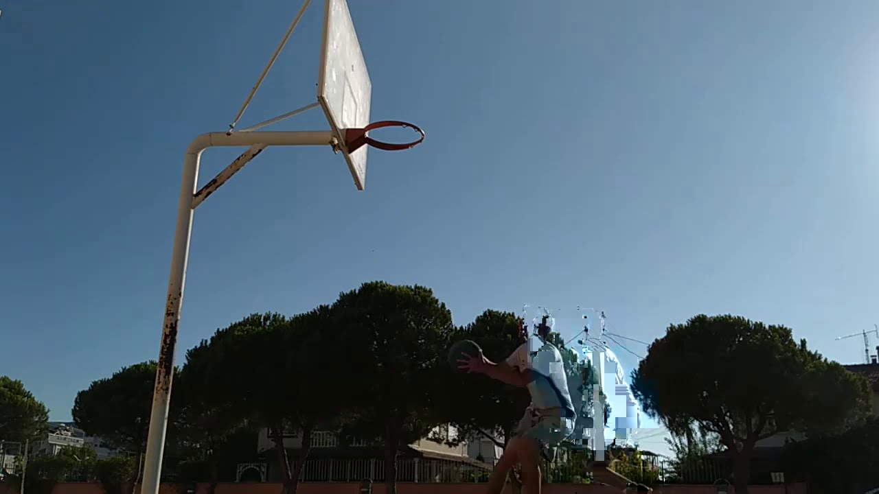 122 cm Man Trying To Dunk With 70 inch Vertical