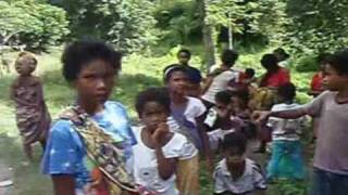 preview picture of video 'Charity Visit Orang Asli at Kampung Pong Perak.'