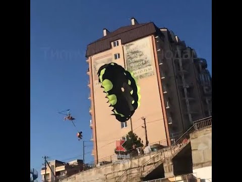Туристы напоролись на провода при катании на парашюте в Джубге