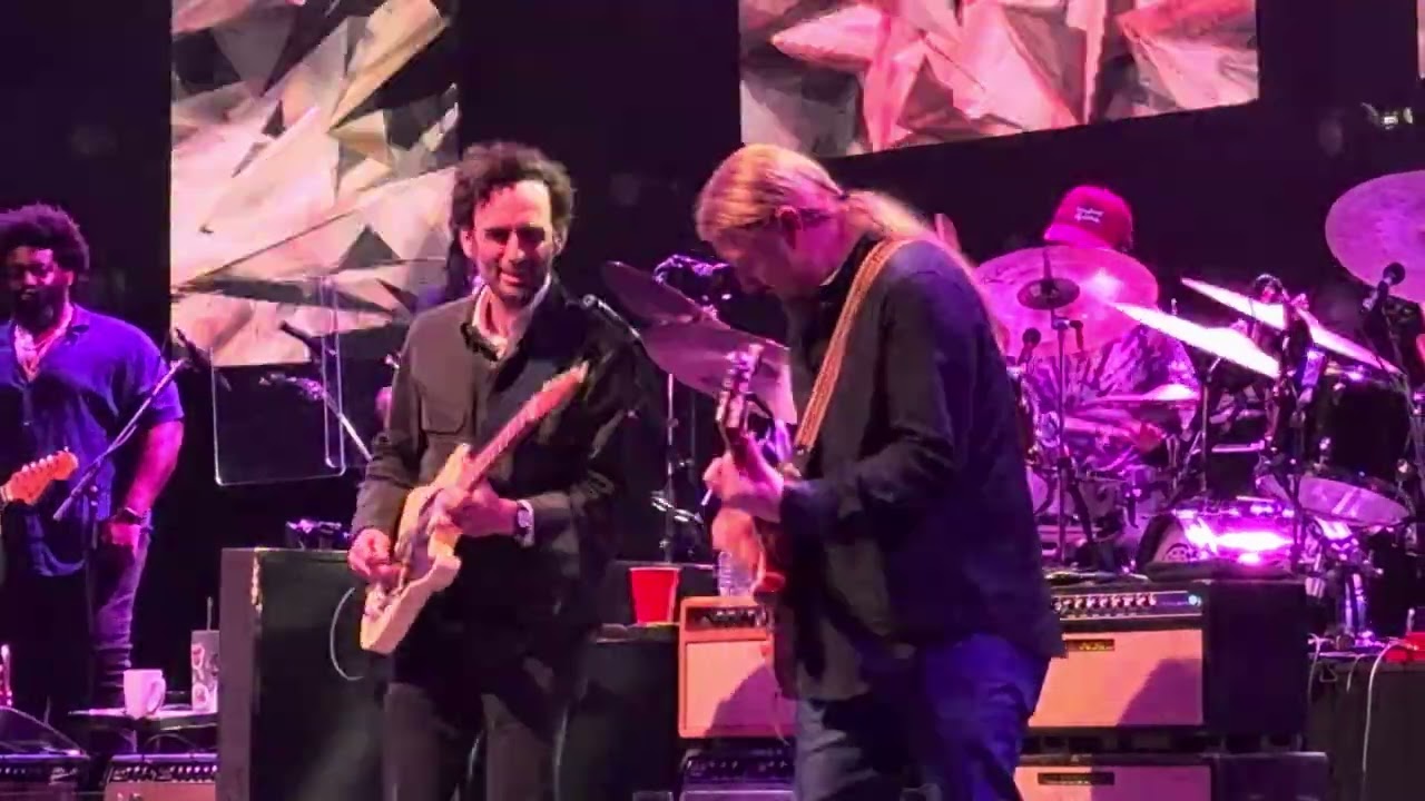 Tedeschi Trucks⁤ Band w/⁣ Julian Lage - Keep on Growing @ The Beacon Theater NYC 3/20/26 - YouTube