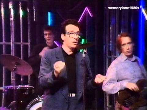 Elvis Costello - I Wanna Be Loved. Top Of The Pops 1984.