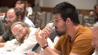 כנס תלמידי הרב שטיינזלץ תשפ"ב - יעקב קיורר מספר על הרב שטיינזלץ (תלמידי הרב עדין אבן ישראל (שטיינזלץ) זצ"ל) - התמונה מוצגת ישירות מתוך אתר האינטרנט יוטיוב. זכויות היוצרים בתמונה שייכות ליוצרה. קישור קרדיט למקור התוכן נמצא בתוך דף הסרטון