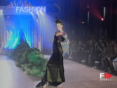 Fashion Show "Grimaldi Giardina" Haute Couture Women Autumn Winter 2003 2004 Paris 3 of 4
