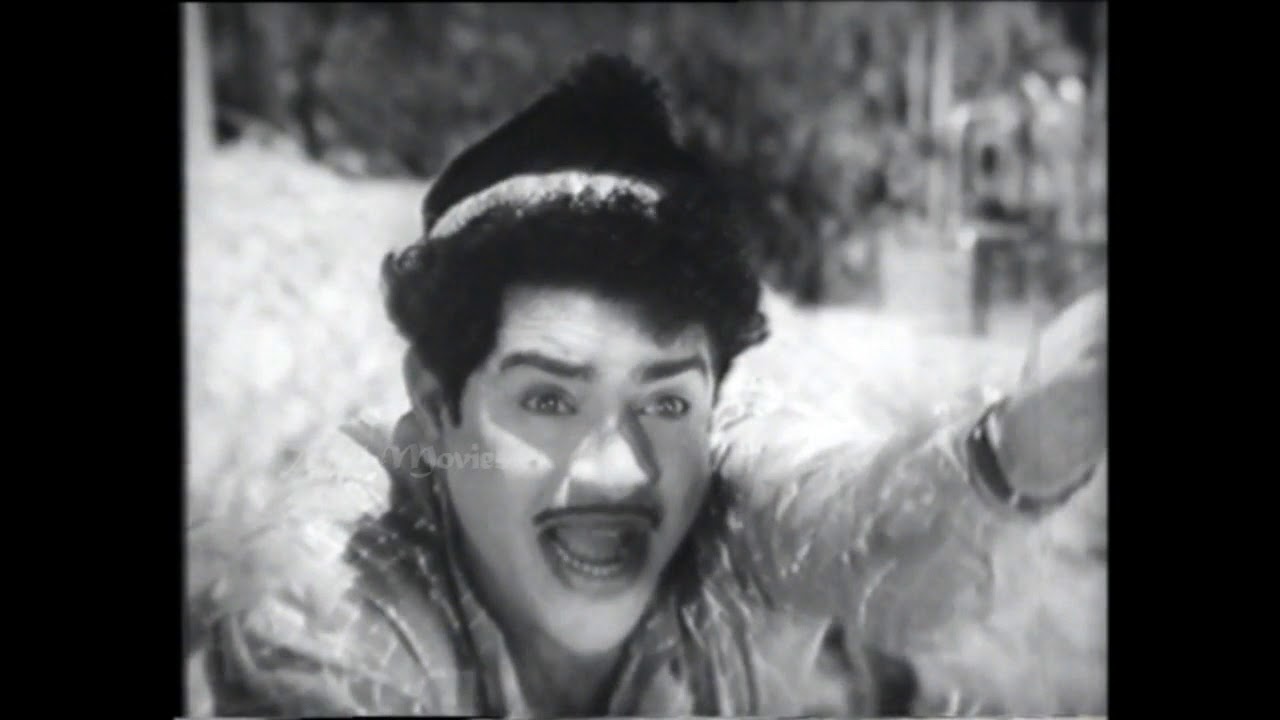 Kaadhalukkoru College Song Lyrics | Aindhu Laksham