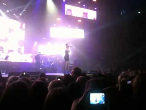 Minnah Karlsson och Linnéa Henriksson - Telephone live Örnsköldsvik