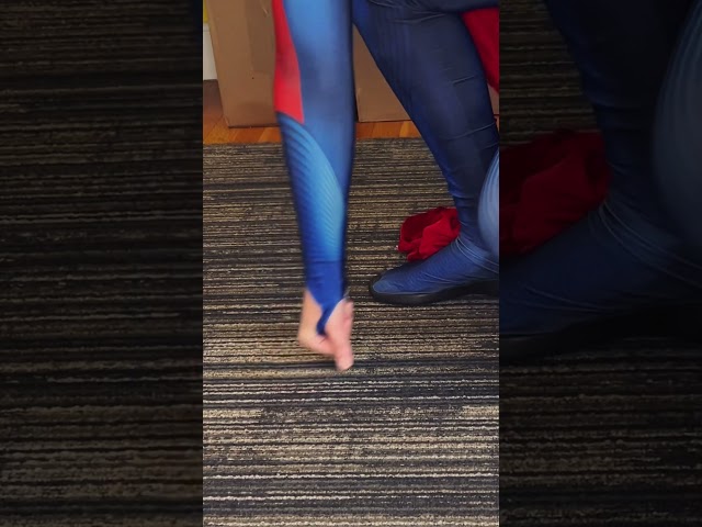 Vídeo relacionado con DC Comics The Flash Cosplay - Sudadera con Capucha con Cierre y Capa - DC - Niños 4-20 Sudadera con Capucha para Niños, Rojo -, 5-6