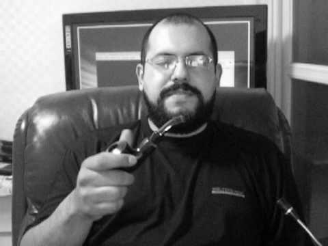 Sherlock Holmes and M. Hulot without their pipes