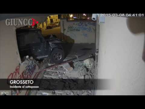 GROSSETO   Incidente al sottopasso  Le immagini delle telecamere