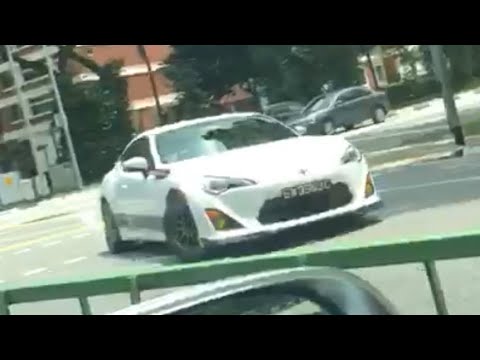 apr2018 toyota EW3363C gt86 handbrake turn @ alexandra road
