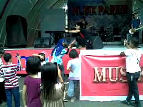 Esta Band - Wajah Kecil Live in TMII