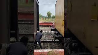 Download lagu Railway coupling - The Dangerous Jobs #shorts mp3 Download lagu Railway coupling - The Dangerous Jobs #shorts mp3