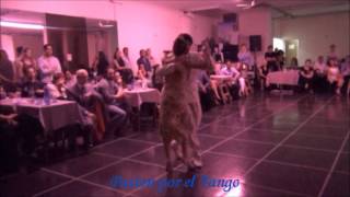 SILVANA ANFOSI y MATIÁS RODRIGUEZ bailando la milonga NO HAY TIERRA COMO LA MIA en FLOREAL MILONGA
