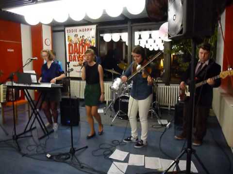 Mannequins - Zůstat nebo jít