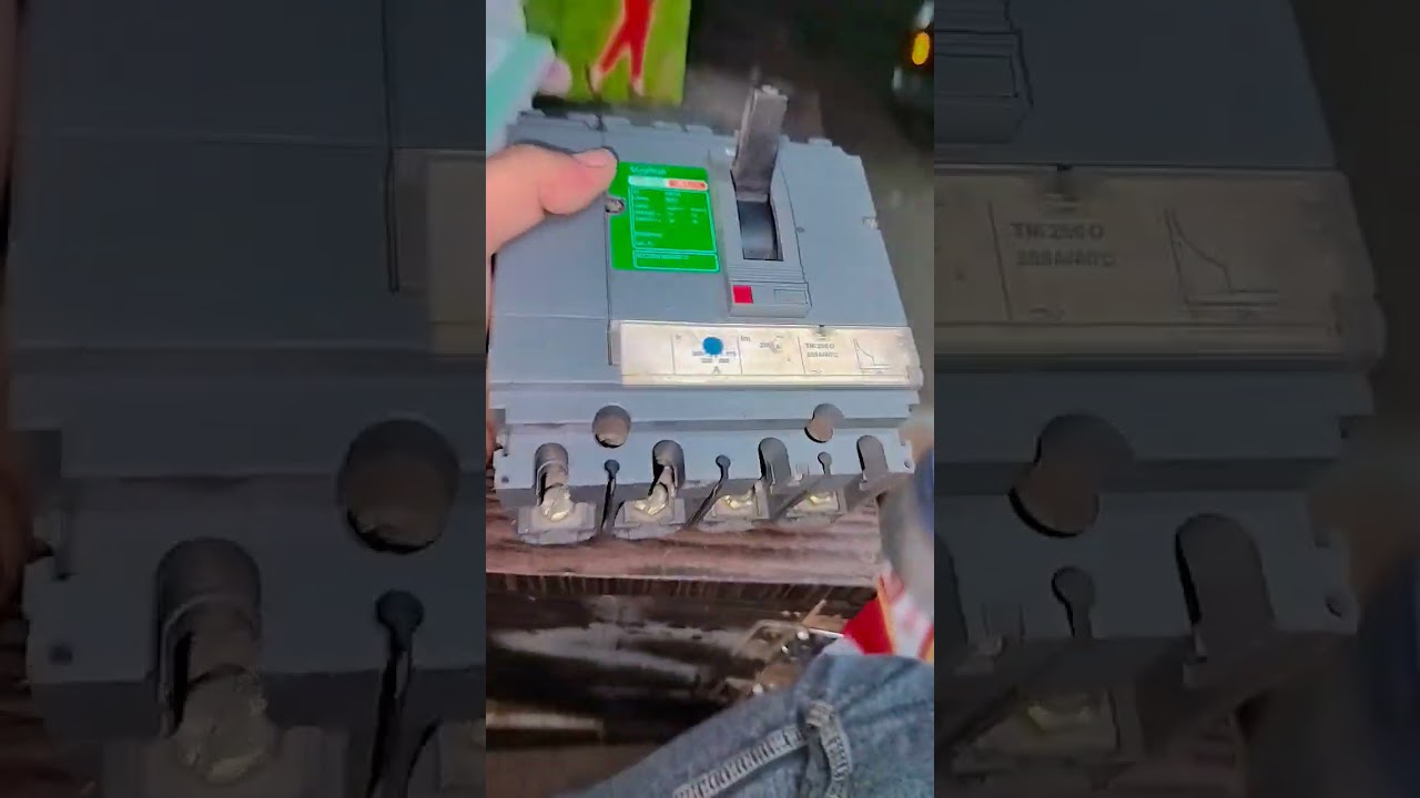 4 pole mccb #schneiderelectric